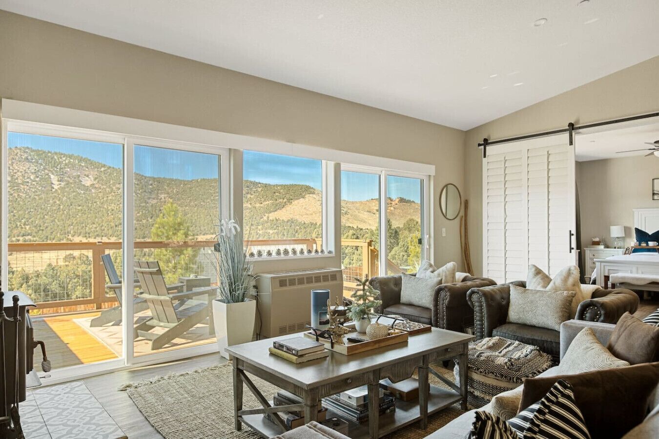 Smart TV, fireplace, stereo