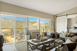 Smart-TV, Kamin, Stereoanlage