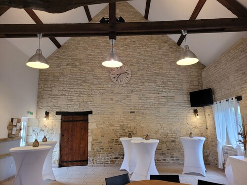 Magnificent farmhouse on an estate 5 minutes from Caen town center