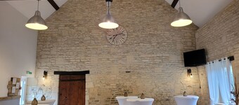 Magnificent farmhouse on an estate 5 minutes from Caen town center