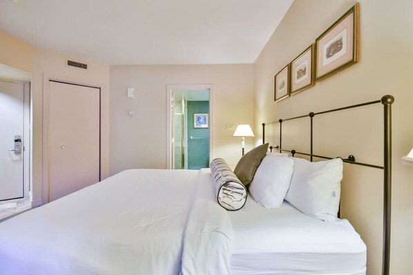 1 bedroom, desk, WiFi, bed sheets