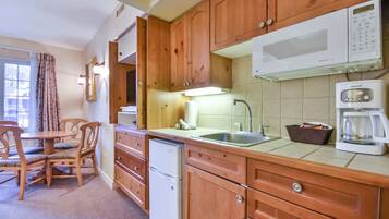 Fridge, microwave, dishwasher, coffee/tea maker