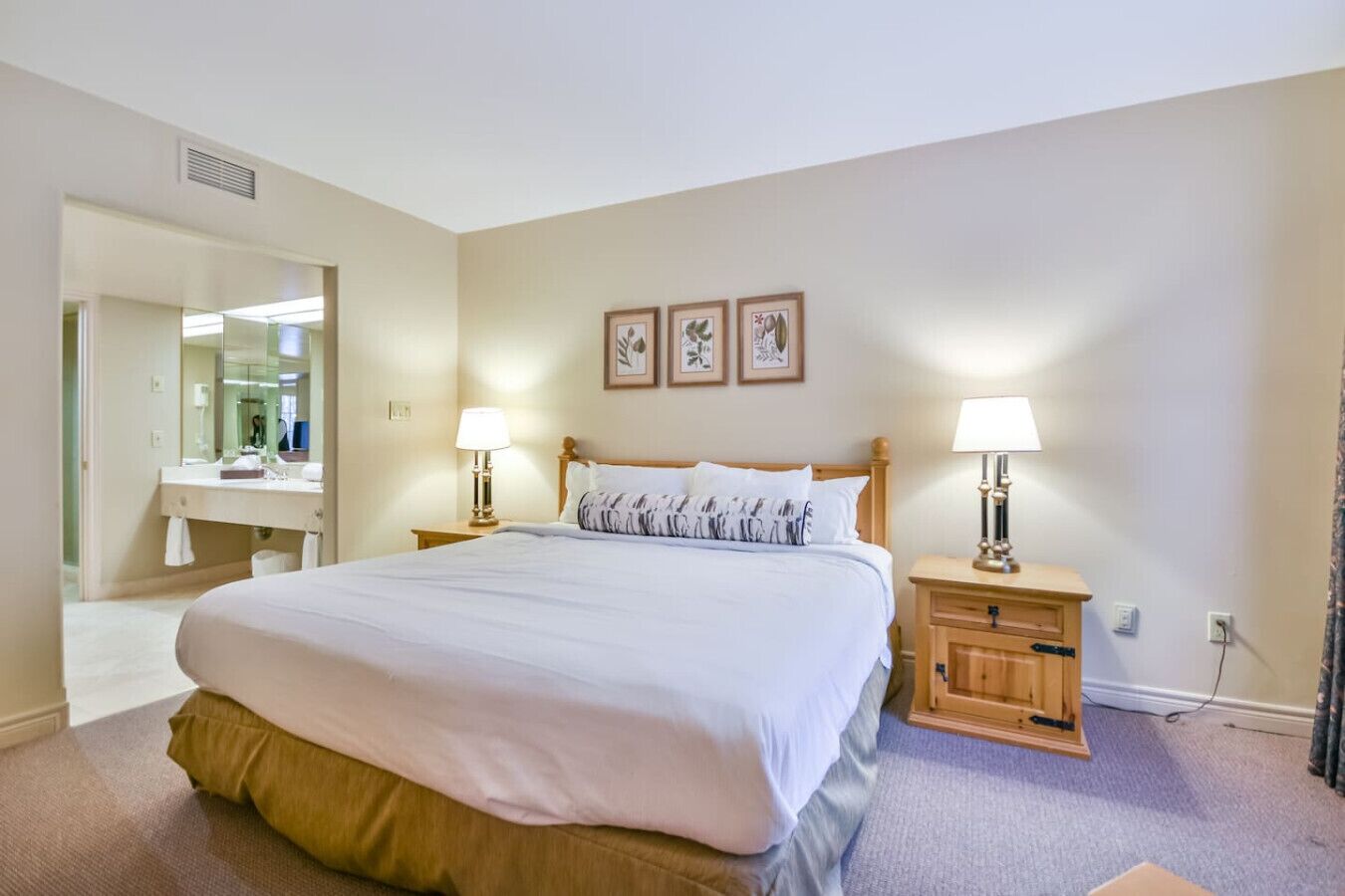 Desk, WiFi, bed sheets