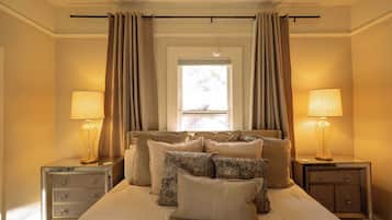 2 dormitoris, planxa i posts de planxar i un bressol de viatge