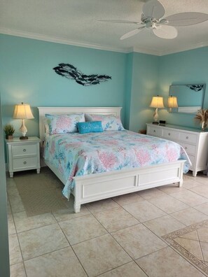 3 dormitorios, tabla de planchar con plancha, cuna de viaje