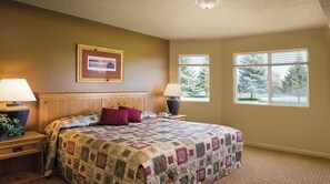 3 Schlafzimmer, Schreibtisch, Bügeleisen/Bügelbrett, WLAN