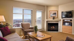 Fernseher, Kamin, DVD-Player, Stereoanlage