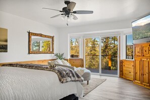 5 slaapkamers, een bureau, een strijkplank/strijkijzer, gratis wifi