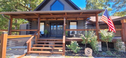 Rustic Valley/ TN River-Kentucky Lake Retreat.  Sleeps 8.