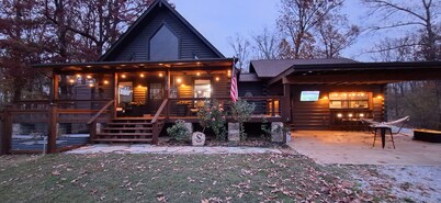 Rustic Valley/ TN River-Kentucky Lake Retreat.  Sleeps 8.