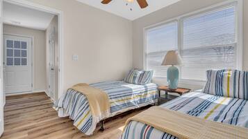 4 bedrooms, iron/ironing board, WiFi, bed sheets