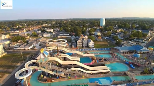 Bayview Coastal Home •Steps to Shore+ Free Parking