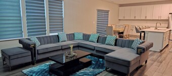 Spacious 5-bedroom house with WiFi, AC in charming Brownsburg