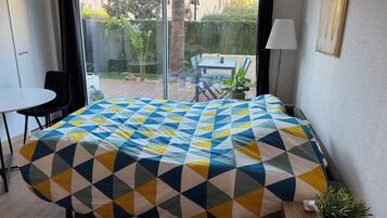 1 Schlafzimmer, Reisekinderbett, Internetzugang, Bettwäsche