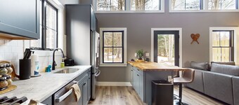 Contemporary Condo with Skiing Nearby and a Washer/Dryer