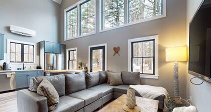 Contemporary Condo with Skiing Nearby and a Washer/Dryer