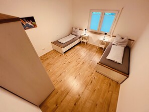 4 Schlafzimmer, Bügeleisen/Bügelbrett, kostenloses WLAN, Bettwäsche