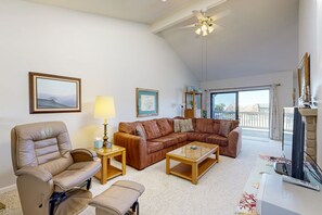 TV, fireplace, DVD player - Beach Retreat near Seascape Resort -  close to golf, beaches, & shopping (Aptos)
