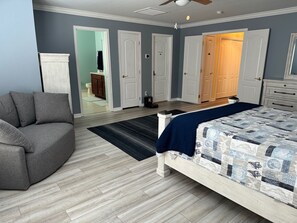 4 bedrooms, desk, iron/ironing board, travel crib