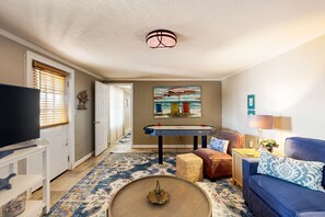 テレビ、DVD プレーヤー