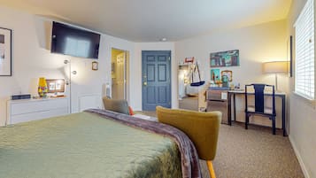 4 bedrooms, iron/ironing board, Internet, bed sheets