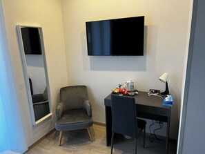1 bedroom, in-room safe, desk, free WiFi