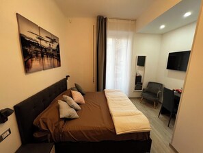 1 bedroom, in-room safe, desk, free WiFi