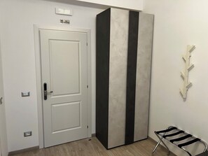 Chambre Double Confort, 1 lit double, salle de bains privée | Coffres-forts dans les chambres, bureau, Wi-Fi gratuit