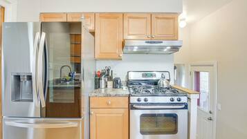 Fridge, microwave, coffee/tea maker, toaster