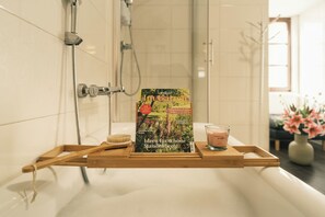 Hair dryer, towels, soap, toilet paper - Rhein Haven - 125m² Premium Retreat - ideal for families & teams - free parking (Frechen)