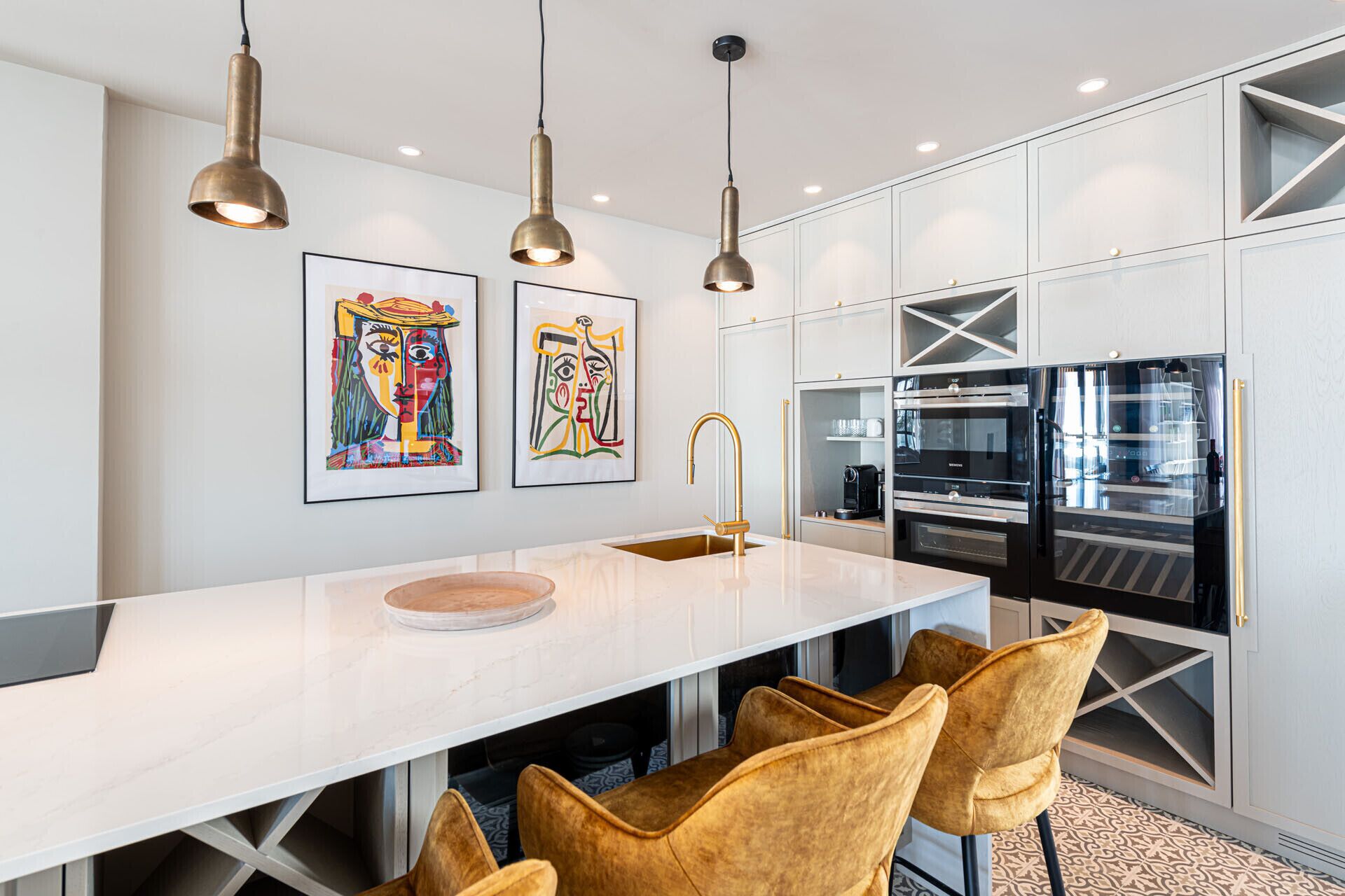 Kylskåp, mikrovågsugn, ugn och diskmaskin