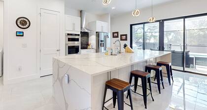 Luxurious home with modern interior with wifi and beautiful pool