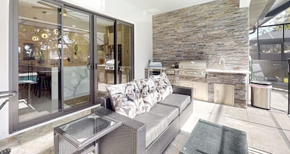 Luxurious home with modern interior with wifi and beautiful pool