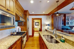 Fridge, microwave, oven, stovetop - Charming lodge with ski-in/ski-out access, heated pool, hot tubs, and views (Beaver Creek)