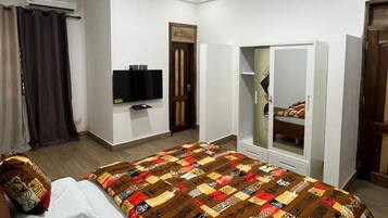 3 bedrooms, iron/ironing board, WiFi