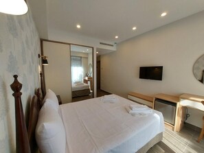 A hotel room with a bed, a desk, a TV, and a mirror. - Avenue 30 Hotel (Yerevan)