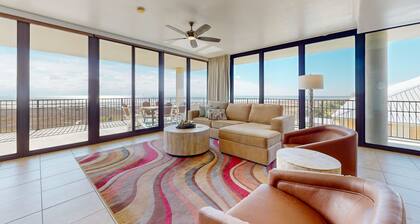 Beachfront condo w/indoor & outdoor pools, hot tub, fitness center, tennis