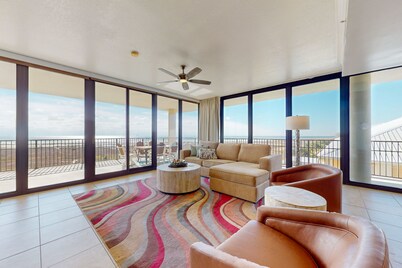 Beachfront condo w/indoor & outdoor pools, hot tub, fitness center, tennis
