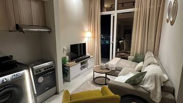 Una Smart TV, un reproductor estéreo