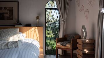 4 bedrooms, desk, WiFi