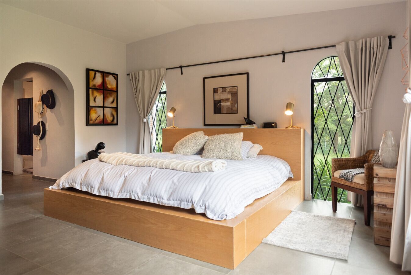 4 makuuhuonetta, työpöytä, Wi-Fi, vuodevaatteet