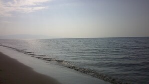 Chaises longues, serviettes de plage