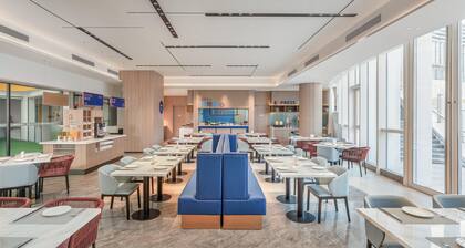 Holiday Inn Express Yangzhou Grand Canal Theatre