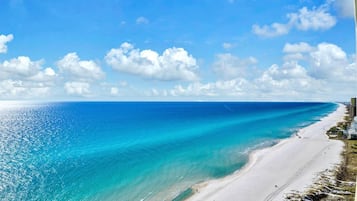 Appartamento, letti multipli (Palazzo 1406) | Spiaggia | Sulla spiaggia