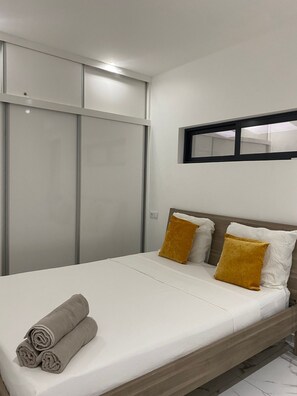 2 bedrooms, iron/ironing board, WiFi, bed sheets