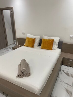 2 bedrooms, iron/ironing board, WiFi, bed sheets