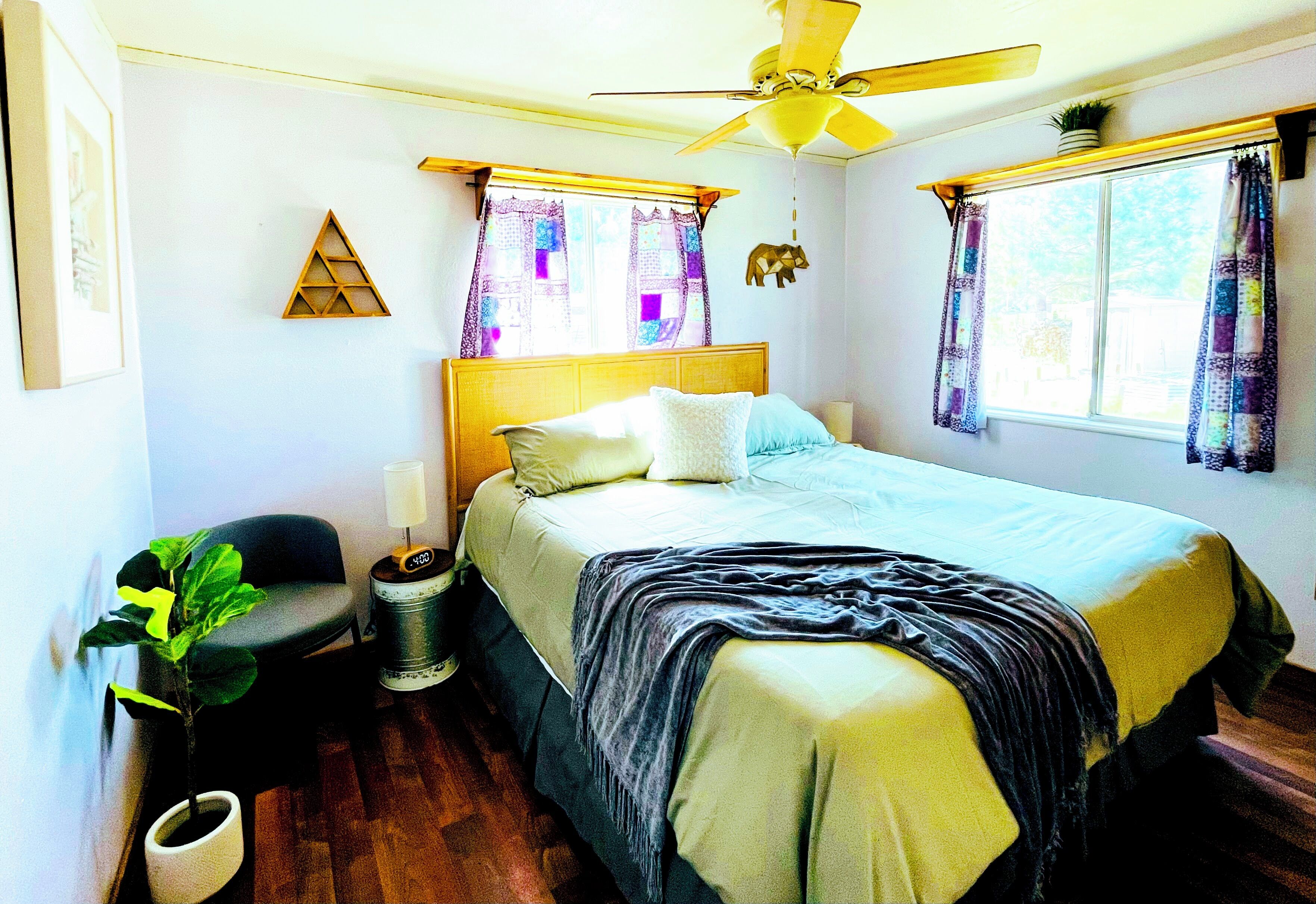 3 camere, una scrivania, ferro/asse da stiro, culla da viaggio