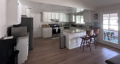 3-bdrm house in charming Apple Valley w/ WiFi, AC, encl'd patio, & large yard.