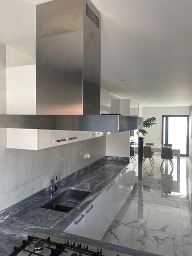 Beach house with indoor pool, 1 minute from the beach