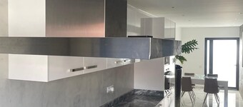 Beach house with indoor pool, 1 minute from the beach